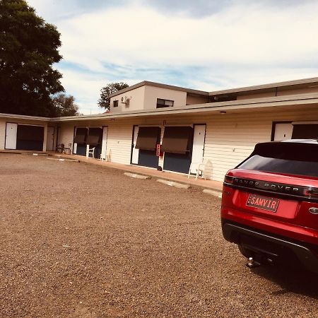 Red Cedar Motel Muswellbrook Exterior photo